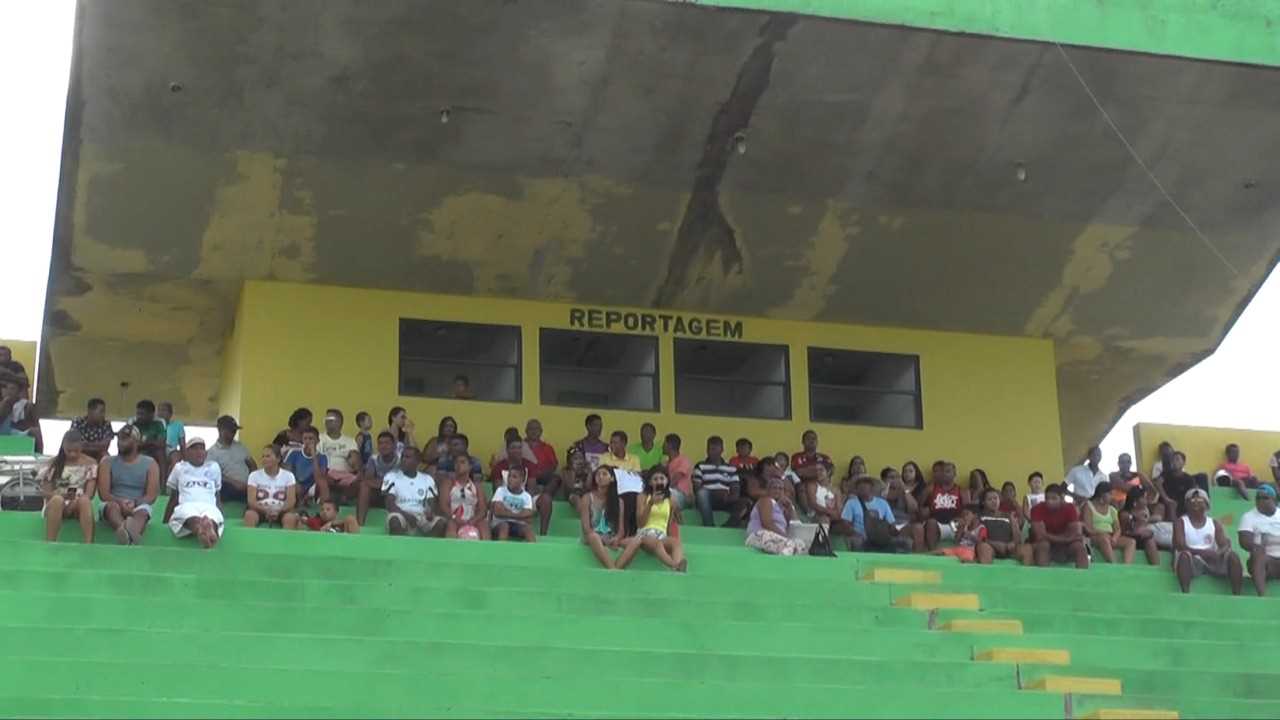 Camacã: Prefeito entrega Estádio reformado na abertura do Campeonato Amador 2019
